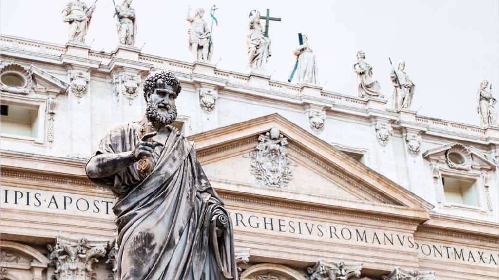 Hotel-Reyes-Rome-Background-St-Peter