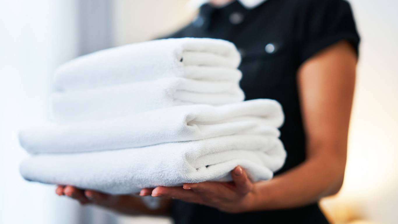 Hotel-Reyes-Rome-Background-Laundry-service